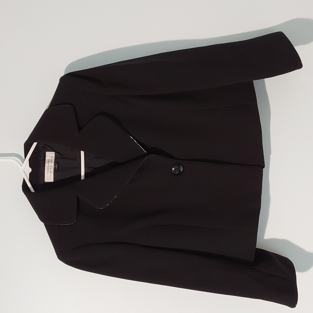 Tahari Arthur S. Levine jacket/Blazer.‎ Size 8. Black.